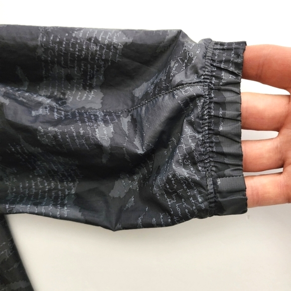 Lululemon Mens Lightweight Windbreaker Jacket Zip Up Grey Camo Golf Size M - Picture 6 of 13